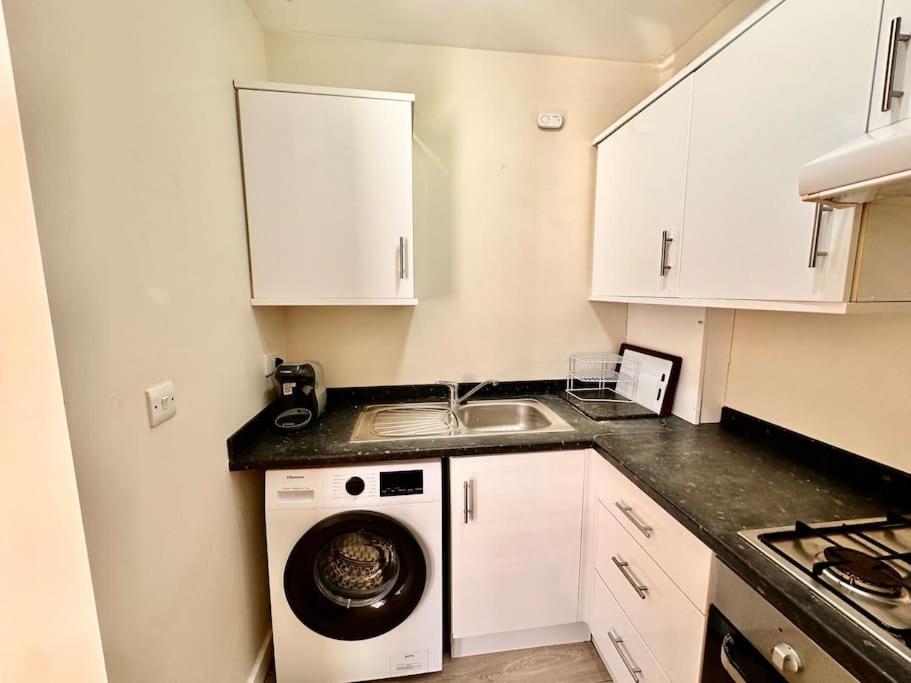 2 Bedroom Apartment In Se13 London Exterior photo
